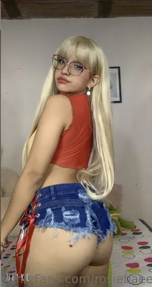 Rosiebaee OnlyFans Leaked Free Thumbnail Picture - #QaAIdgohIn