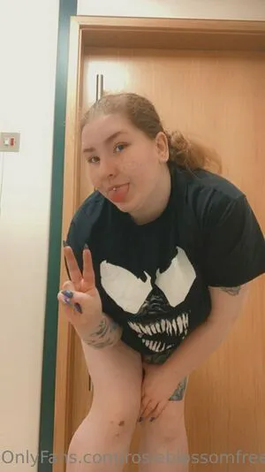 Rosieblossomfree OnlyFans Leaked Free Thumbnail Picture - #MEAVmEfxGQ