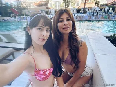 Rosiebones OnlyFans Leaked Free Thumbnail Picture - #P1NDEzZfdG