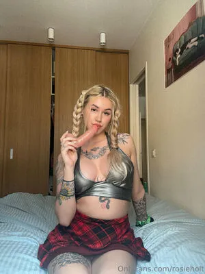 Rosieholt OnlyFans Leaked Free Thumbnail Picture - #y4Bg7LdynO