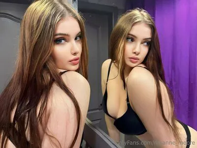 Roxanne Moore OnlyFans Leaked Free Thumbnail Picture - #7CO5R5Pgyi