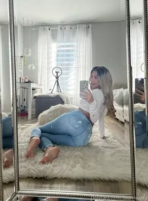 Roxannesimz OnlyFans Leaked Free Thumbnail Picture - #t3LhaK4mJC