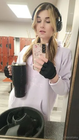Roxiotaku OnlyFans Leaked Free Thumbnail Picture - #Cy2oGLJ7rr