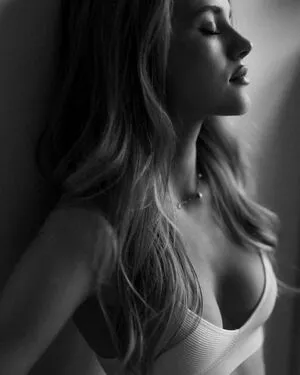 Roza Tomkiewicz OnlyFans Leaked Free Thumbnail Picture - #X4Zr6V61I1
