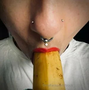Rubber Tulip OnlyFans Leaked Free Thumbnail Picture - #fbD6qj7Cg3