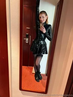 Rubberpervs OnlyFans Leaked Free Thumbnail Picture - #5Nu6Qaxf50