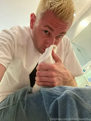 Rubberskaterboy OnlyFans Leaked Free Thumbnail Picture - #4BVVgMFIvI
