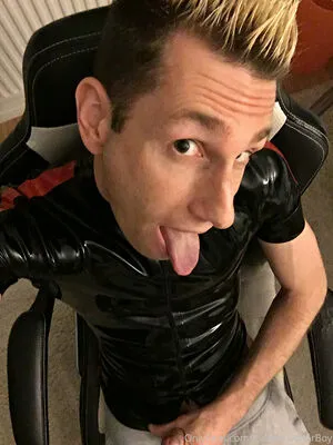 Rubberskaterboy OnlyFans Leaked Free Thumbnail Picture - #GnnYhJSidy