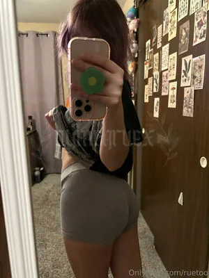 Ruetoo OnlyFans Leaked Free Thumbnail Picture - #mXqcm83Dyf