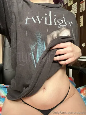 Ruetoo OnlyFans Leaked Free Thumbnail Picture - #qxZeWvW7P7