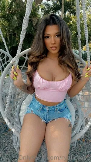 Ryalierose OnlyFans Leaked Free Thumbnail Picture - #L0flrla7X1