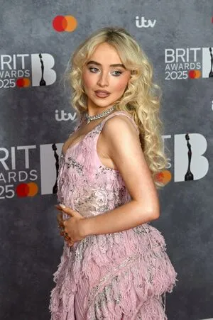 Sabrina Carpenter OnlyFans Leaked Free Thumbnail Picture - #9Lkd7I0wJ4
