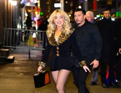 Sabrina Carpenter OnlyFans Leaked Free Thumbnail Picture - #LHHMbItBVr
