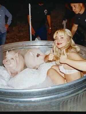 Sabrina Carpenter OnlyFans Leaked Free Thumbnail Picture - #LxFKGITuw8