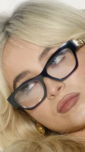 Sabrina Carpenter OnlyFans Leaked Free Thumbnail Picture - #dcIcoQIQBQ