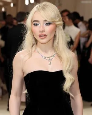 Sabrina Carpenter OnlyFans Leaked Free Thumbnail Picture - #rZCbmecf19