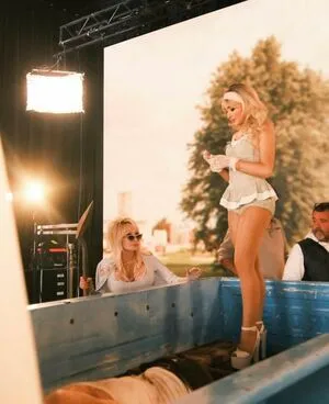 Sabrina Carpenter OnlyFans Leaked Free Thumbnail Picture - #rpa9ImPWhA