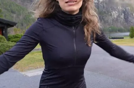 Sabrina Outdoor OnlyFans Leaked Free Thumbnail Picture - #pF36ZCOk0K