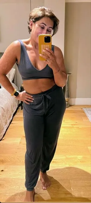 Saira Khan OnlyFans Leaked Free Thumbnail Picture - #ISntR95Mm0