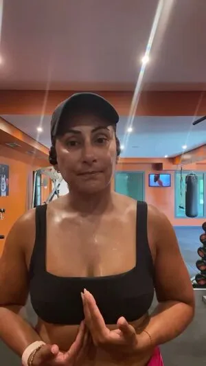 Saira Khan OnlyFans Leaked Free Thumbnail Picture - #l3NfVuganT
