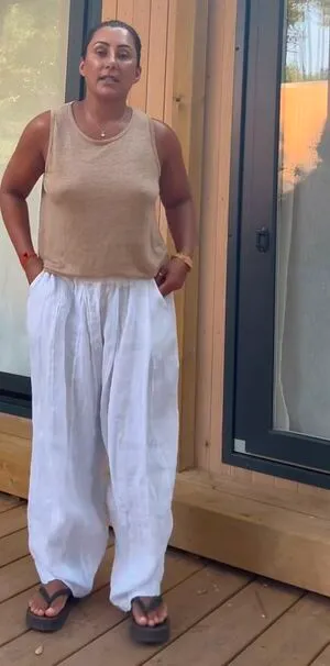 Saira Khan OnlyFans Leaked Free Thumbnail Picture - #lUUgragsI1