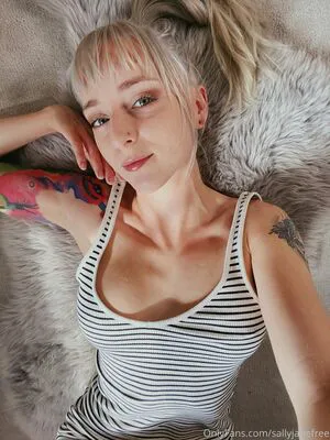 Sallyskinkyside OnlyFans Leaked Free Thumbnail Picture - #CoLTssFlBy