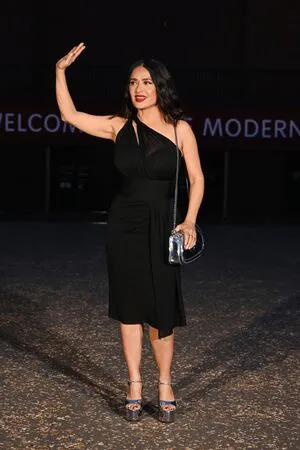 Salma Hayek OnlyFans Leaked Free Thumbnail Picture - #2m8a8ukY49