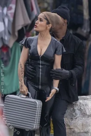 Salma Hayek OnlyFans Leaked Free Thumbnail Picture - #COZEsM7w3w