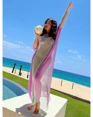 Salma Hayek OnlyFans Leaked Free Thumbnail Picture - #DCtpMqY6Ye