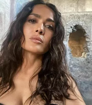 Salma Hayek OnlyFans Leaked Free Thumbnail Picture - #GOEEIYsNZM