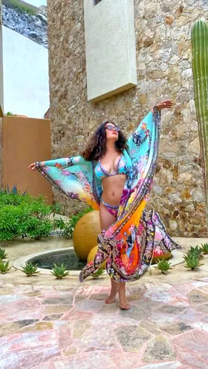 Salma Hayek OnlyFans Leaked Free Thumbnail Picture - #IBTz01Kfbz