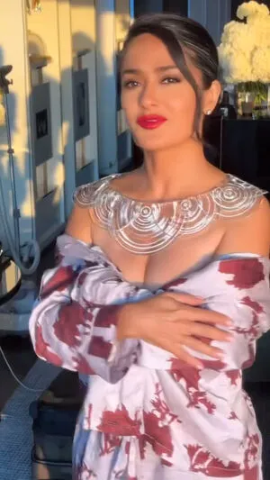 Salma Hayek OnlyFans Leaked Free Thumbnail Picture - #LlSKtHVEZZ