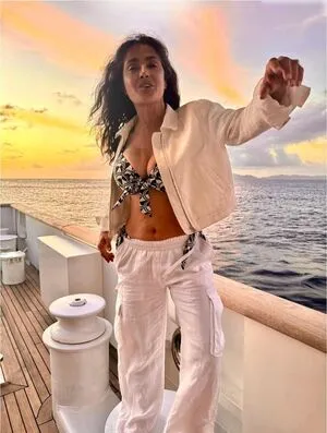 Salma Hayek OnlyFans Leaked Free Thumbnail Picture - #Sc3CtGA9A5