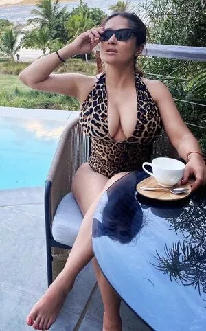 Salma Hayek OnlyFans Leaked Free Thumbnail Picture - #XPSuNA131Y