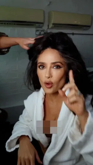 Salma Hayek OnlyFans Leaked Free Thumbnail Picture - #fFqhiDd5As