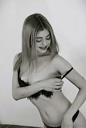 Sandra Tiny OnlyFans Leaked Free Thumbnail Picture - #XLLakUPmJO