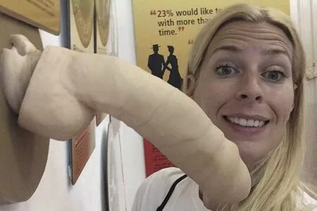 Sara Pascoe Thumbnail Picture