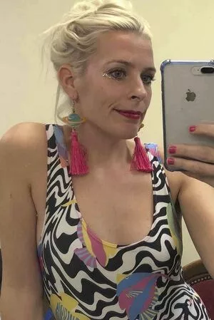 Sara Pascoe OnlyFans Leaked Free Thumbnail Picture - #ZnQbx0Wxha