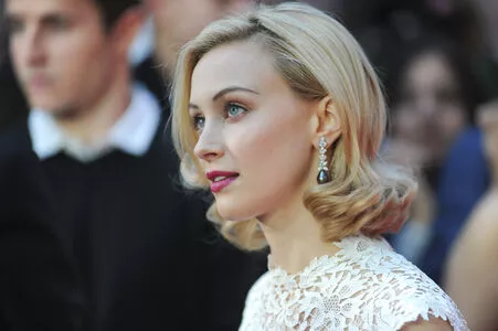 Sarah Gadon OnlyFans Leaked Free Thumbnail Picture - #DaBaDTMrXV