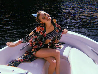 Sarah Grey OnlyFans Leaked Free Thumbnail Picture - #PilO7J0BF5