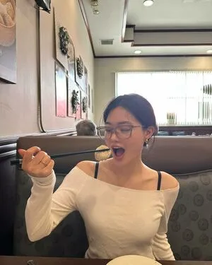 Sarah Hwang OnlyFans Leaked Free Thumbnail Picture - #KOczclooUS