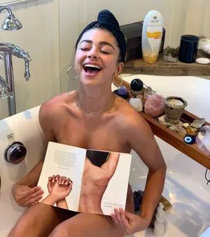 Sarah Hyland OnlyFans Leaked Free Thumbnail Picture - #O7WCsN7X3K