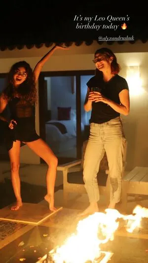 Sarah Hyland OnlyFans Leaked Free Thumbnail Picture - #dyhBuB5jD1