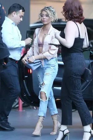 Sarah Hyland OnlyFans Leaked Free Thumbnail Picture - #zaKQJq8WhV