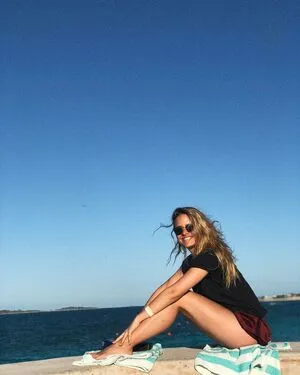Sarah Jeanne Labrosse OnlyFans Leaked Free Thumbnail Picture - #mtesuPI9li