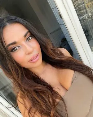 Sarah Perez Santaolalla OnlyFans Leaked Free Thumbnail Picture - #LoMipLLnG4