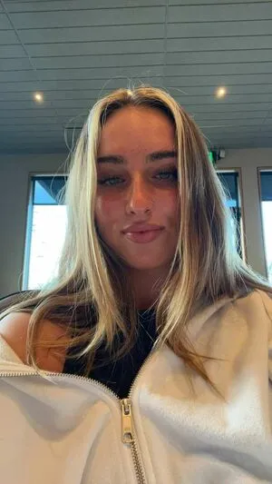 Sarah Riley OnlyFans Leaked Free Thumbnail Picture - #4GLilKhrPD