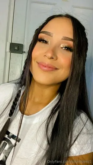 Sarahlopez1 OnlyFans Leaked Free Thumbnail Picture - #axuffwJ7Xy