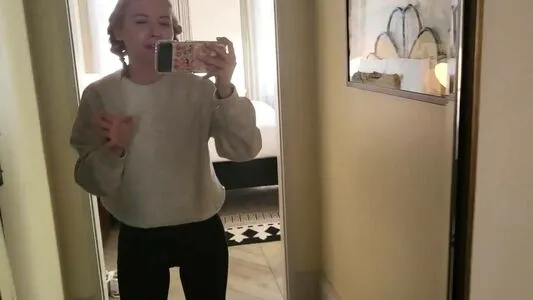 Sarahpodz OnlyFans Leaked Free Thumbnail Picture - #CthtSnbnns