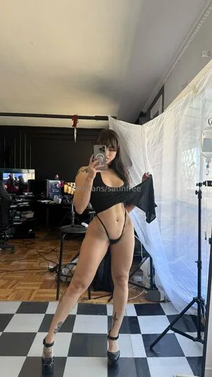 Satinfree OnlyFans Leaked Free Thumbnail Picture - #MTLYzmd5eU